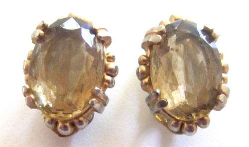 A PAIR OF VINTAGE EARRINGS WITH A YELLOW / BROWN STONE---CLIP-ON'S