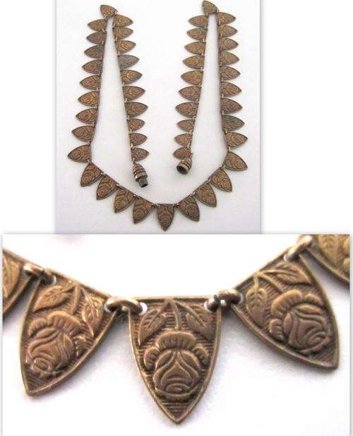 A VERY UNUSUAL VINTAGE METAL NECKLACE WITH FLOWERS