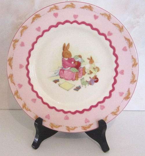 A ROYAL DOULTON BUNNYKINS PLATE "SWEETHEARTS" 2004. (A)