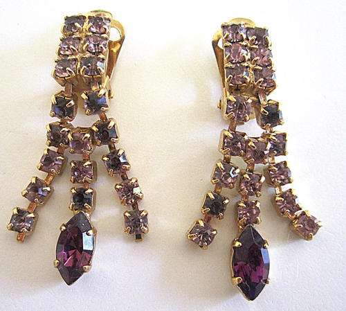 A PAIR OF VINTAGE CLIP-ON EARRINGS---BUY NOW