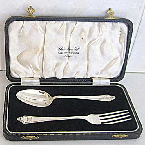 A HALLMARKED SILVER SPOON AND FORK BOXED---42 GRAM