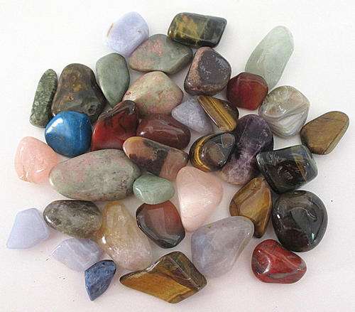 A LOT OF NICE SIZED TUMBLE STONES