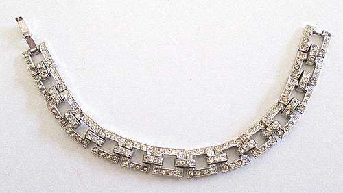 A VINTAGE RHINESTONE COSTUME JEWELLERY BRACELET