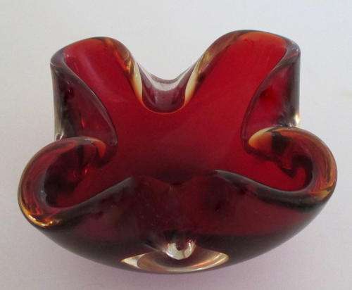 A MEDIUM SIZE RED MURANO BOWL---PERFECT