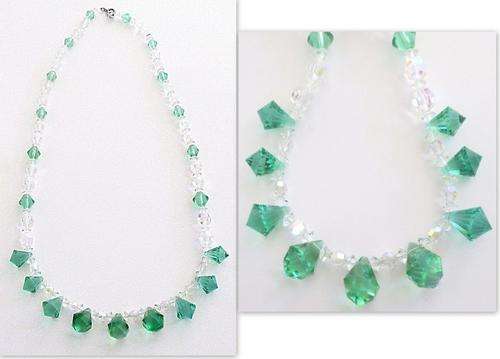 A VINTAGE CRYSTAL NECKLACE WITH GREEN CRYSTAL DROPS