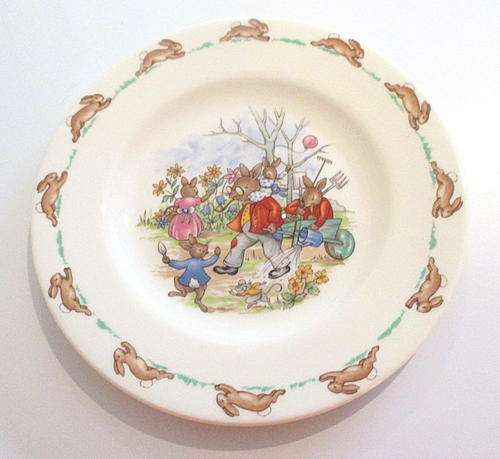 A VINTAGE ROYAL DOULTON BUNNYKINS PLATE --PERFECT