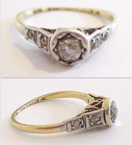 AN 18ct GOLD DIAMOND RING--WITH 5 DIAMONDS-- 2,4 gram gold--60-65 years old