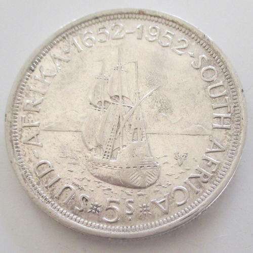 A 1952 SOUTH AFRICAN FIVE SHILLING --,500 SILVER