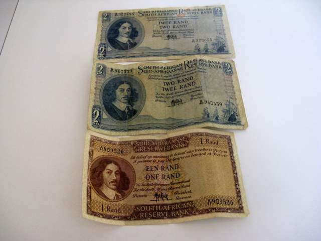 SOUTH AFRICAN  R1 AND R2 NOTES