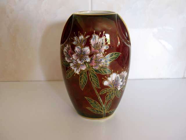 A MEDIUM CROWN DEVON LUSTRE WARE FIELDINGS VASE
