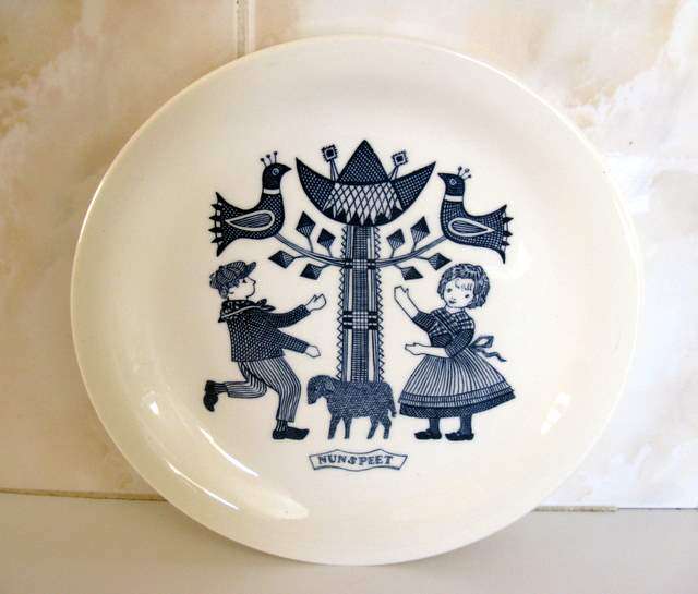 A BLUE AND WHITE PLATE---Royal Spinx