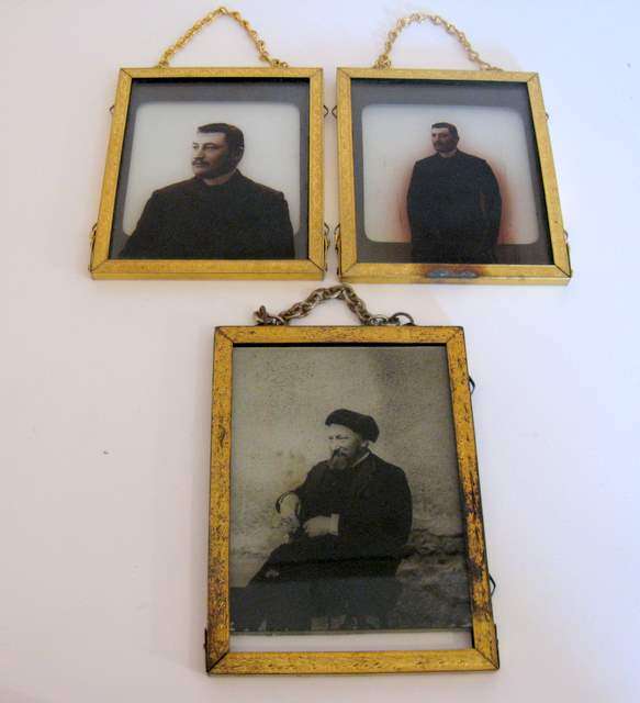 3 PHOTO'S ON GLASS FRAMED