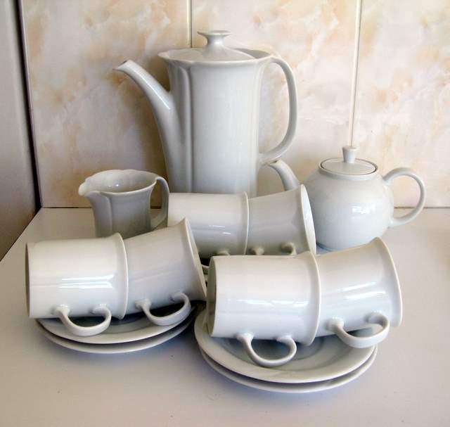 AN ARZBERG COFFEE SET AND A TEAPOT
