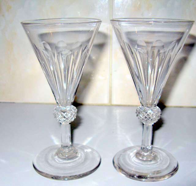 2 Stunning crystal wine  glasses