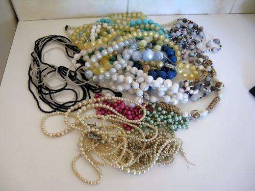 A LOT OF VINTAGE BEADS FOR RESTRINGING--Imitation pearls and plastic