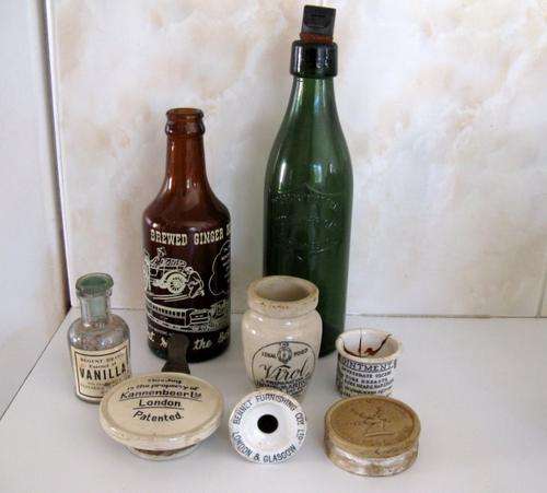 A LOT OF ANTIQUE AND VINTAGE BOTTLES,CAPS AND JARS