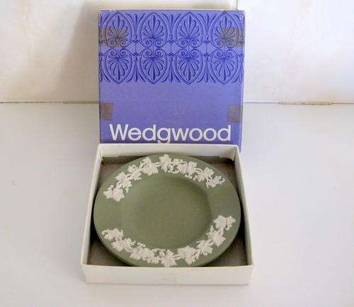 A GREEN AND WHITE WEDGEWOOD DISH ---Boxed