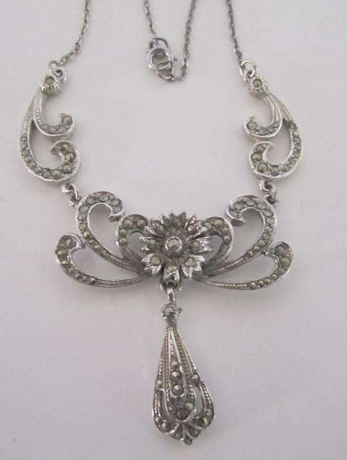 A VINTAGE MARCASITE NECKLACE