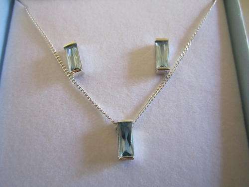 A STERLING SILVER CUBIC ZICONIA PENDANT ON A SILVER CHAIN WITH EARRINGS--Boxed