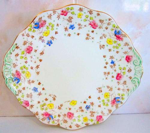 A LARGE FOLEY SERVING CAKE PLATE
