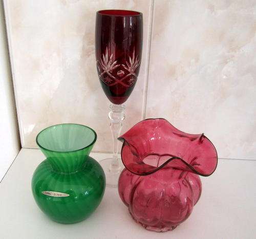 3 VINTAGE COLOURED GLASS ITEMS