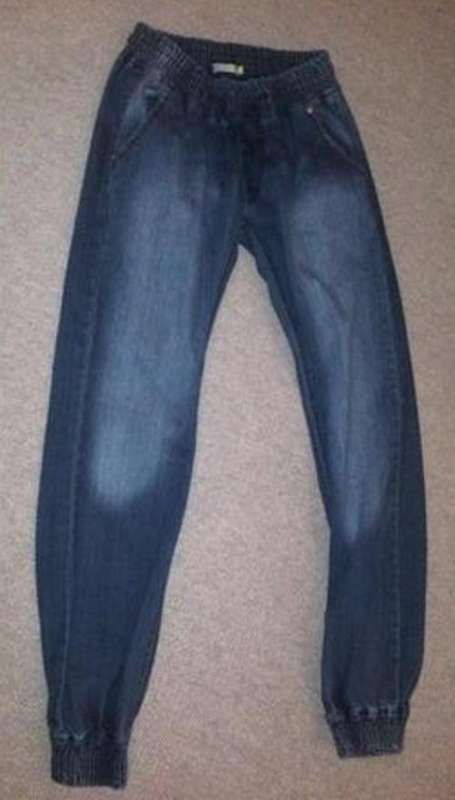 Jeans pants size 32 new tag removed was never worn