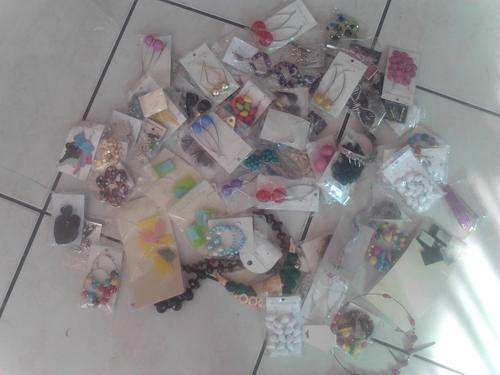 60 sealed earings and 6 bracelates huge bargain dont miss out