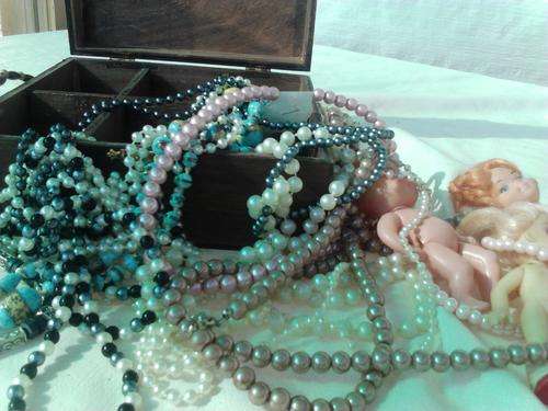 lucy dip with jewerly box in cluded