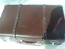 vintage suite case up for graps today exelent look afther