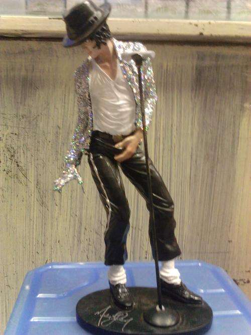 micheal jacksons  item to be collected do not mist