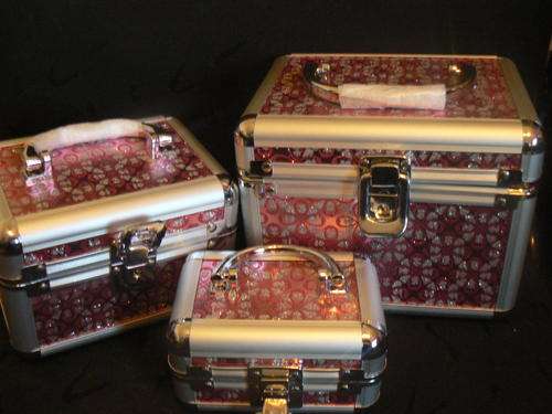 NEW WHAT A BEAUTY 3 IN 1 JEWELERY AND COSMETIC CASE SET