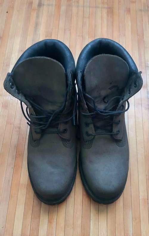 Grey suede Timberland size 8 boots in very good condition