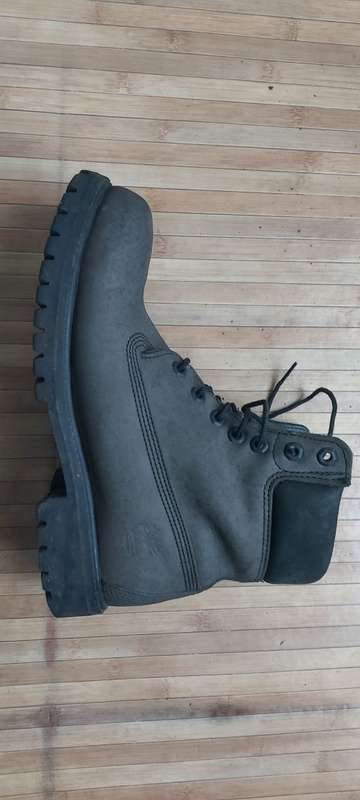 Grey suede Timberland size 8 boots in very good condition
