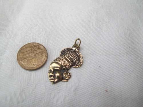 9ct gold charm/ pendant