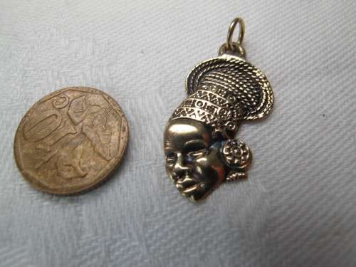 9ct gold charm/ pendant
