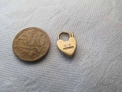 9ct GOLD LOCK CHARM HEART SHAPE