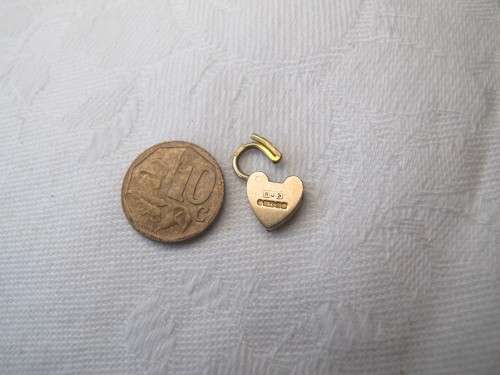 9ct GOLD LOCK CHARM HEART SHAPE