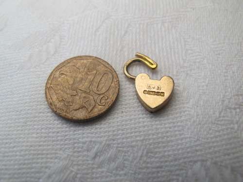 9ct GOLD LOCK CHARM HEART SHAPE