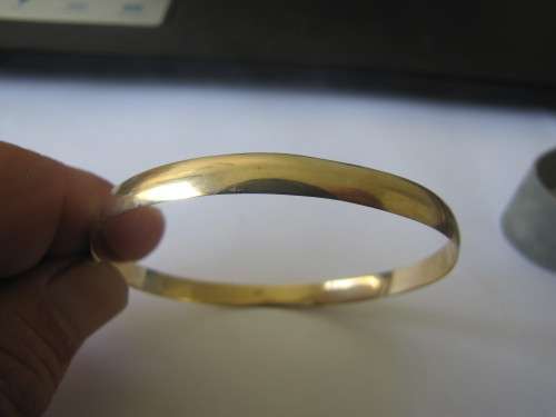 9ct GOLD BANGLE WEIGHING 8.8 GMS