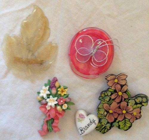 Lot of 5 vintage & newer brooches - R1 NR