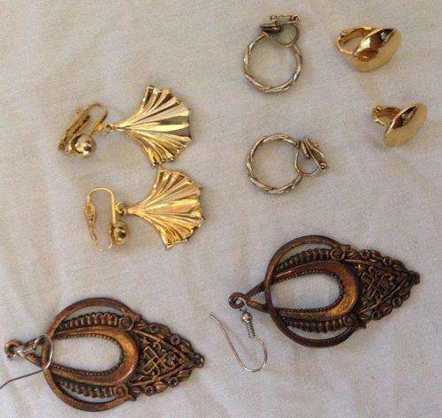 Lot of 4 pairs vintage earrings - R1 NR