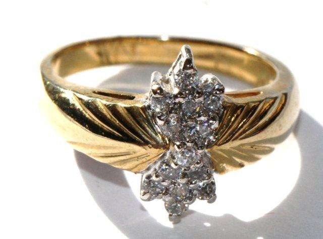 GOLDTONE RING - CLEAR RHINESTONES - SIZE L
