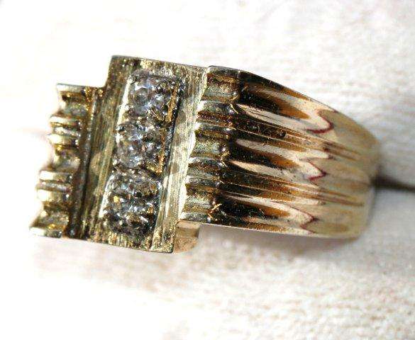 ELEGANT GOLDTONE RING - CLEAR RHINESTONES - SIZE R