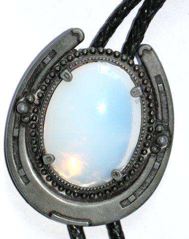 GORGEOUS BOLO TIE - HORSE SHOE