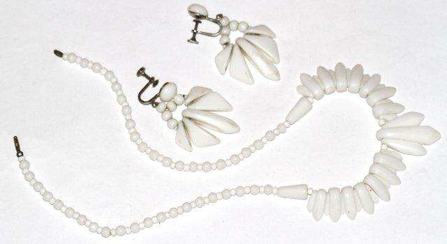 MAGNIFICENT 50'S SET - MILKGLASS - GERMANY
