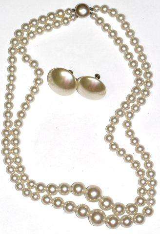 VINTAGE FAUX PEARL NECKLACE / EARRINGS SET - CREAMY WHITE