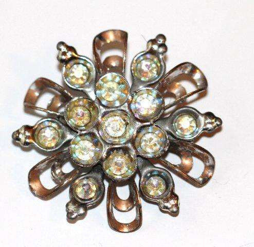 GORGEOUS FLOWER SHAPED RHINESTONE BROOCH