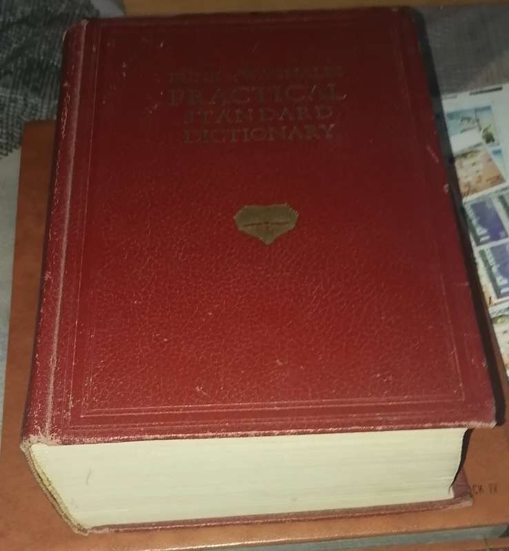 1945 FUNK N WAGNALLS PRACTICAL STANDARD DICTIONARY IN VERY GOOD CONDITION