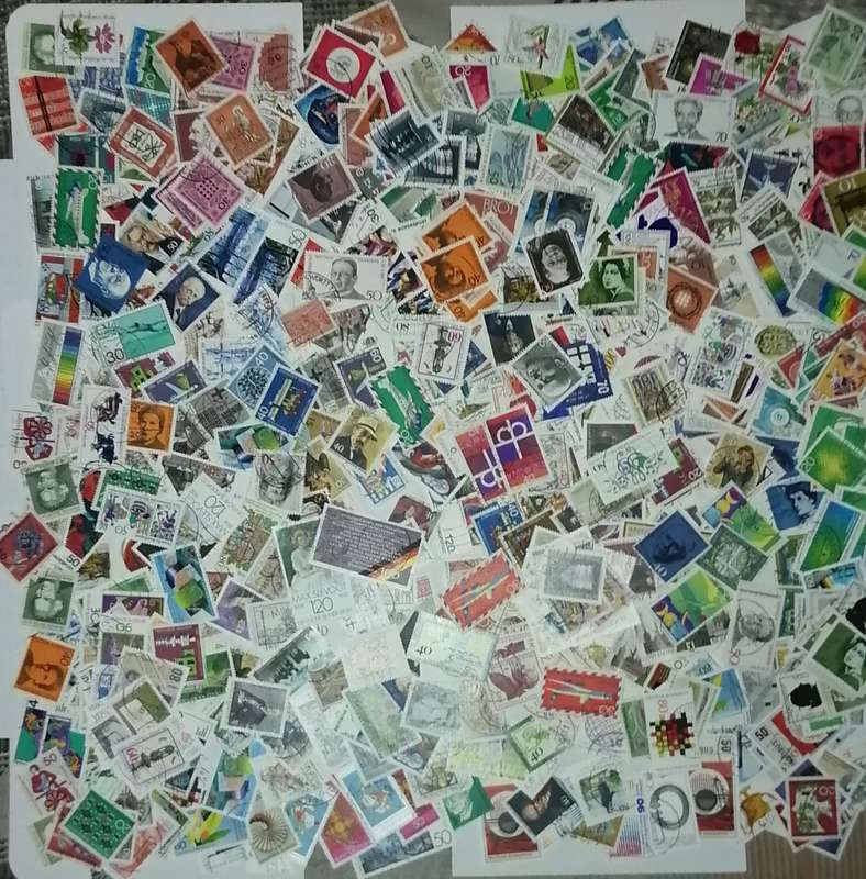 BUNDAPOST - 650 neat stamps