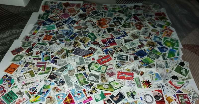 BUNDAPOST - 650 neat stamps